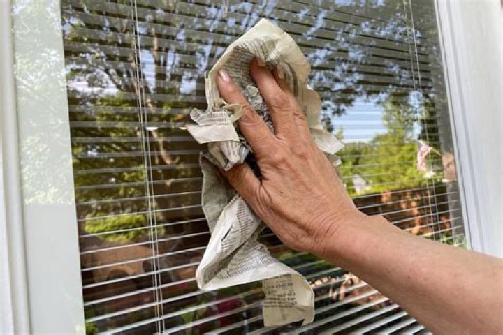 Can you clean windows with newspaper?