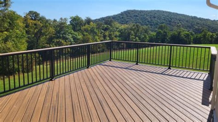 Does aluminum deck railing get hot?