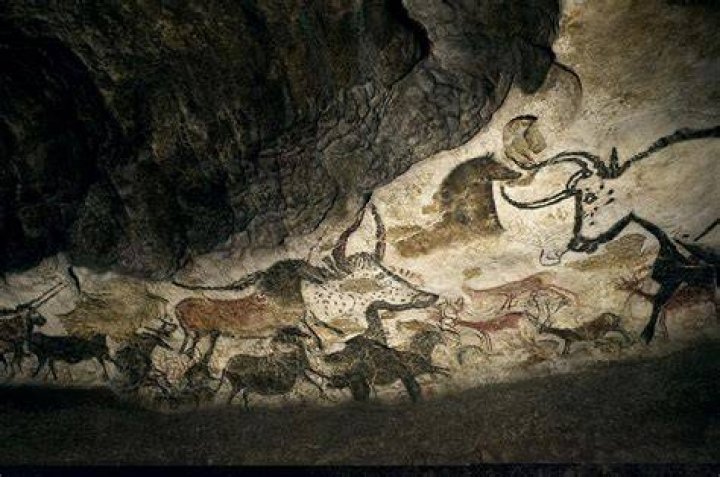 Who made the paintings in the Lascaux cave?